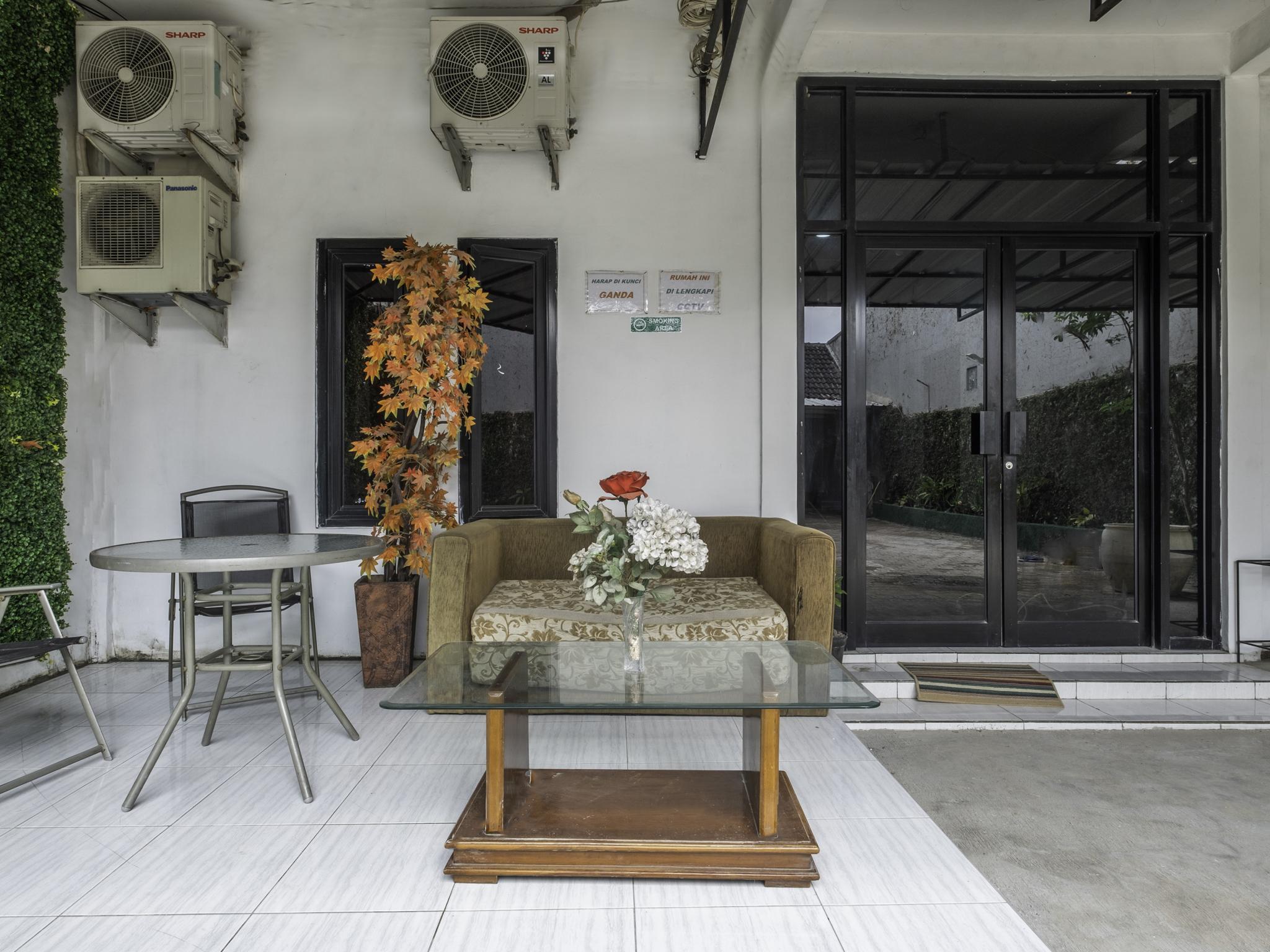 Oyo Life 2391 Baladewa Residence Syariah Karawang Zewnętrze zdjęcie