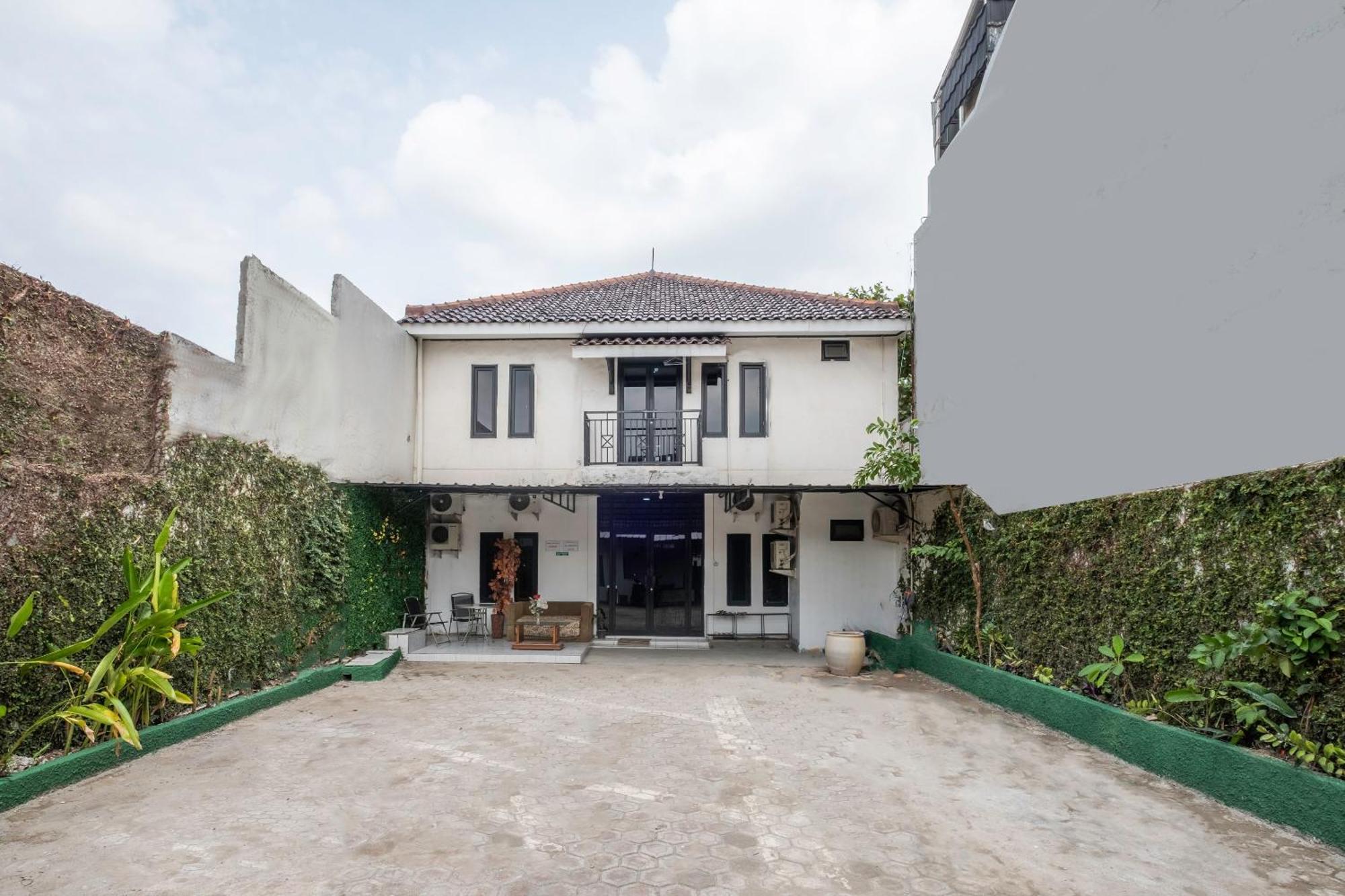 Oyo Life 2391 Baladewa Residence Syariah Karawang Zewnętrze zdjęcie